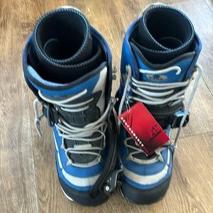 Vans snowboard boots